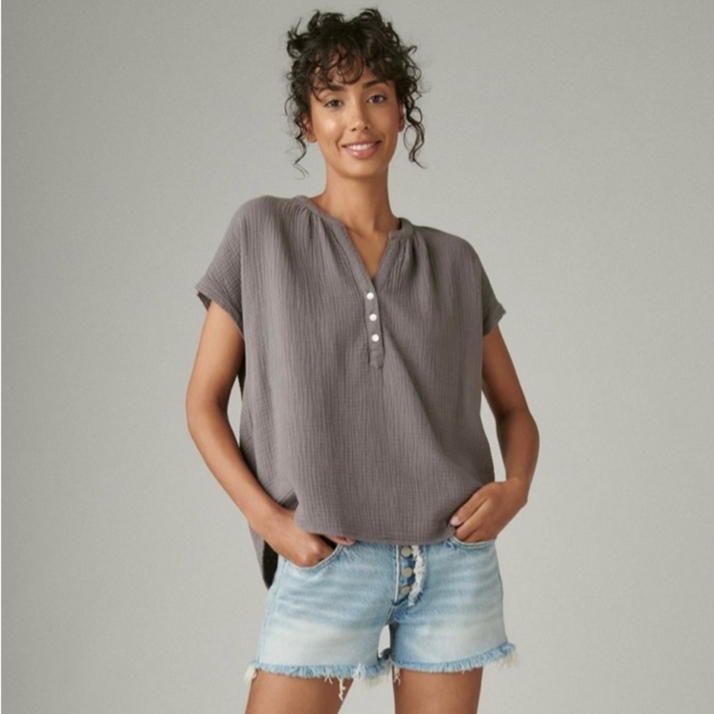 Lucky Brand Gray Short-Sleeve Button Henley Blouse